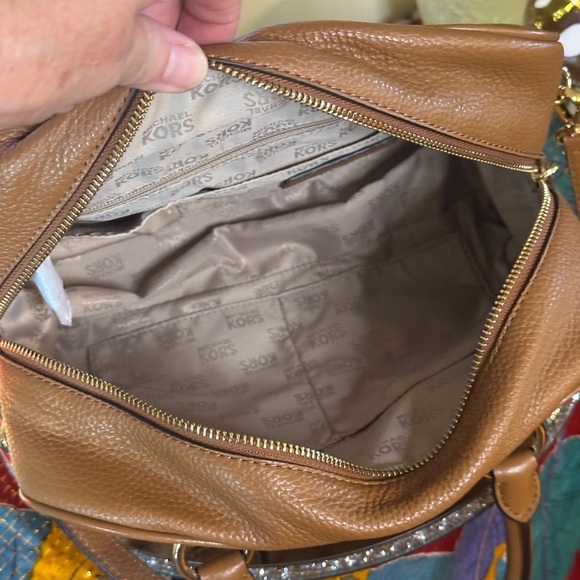 NWOT - Michael Kors Medium Bedford Convertible Satchel. Retail $398.00 - Picture 3 of 7